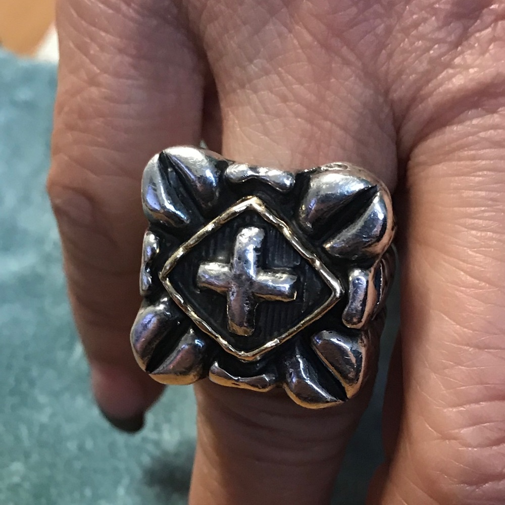 Authentic Dian Malouf ring sz 7.